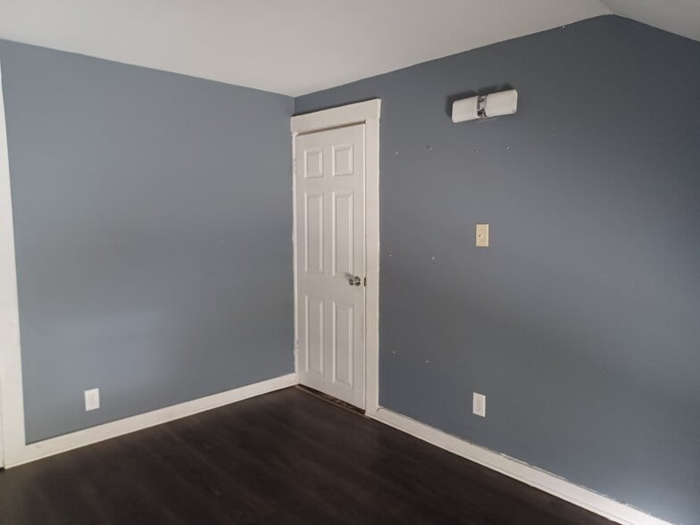 Building Photo - 39 Grove St