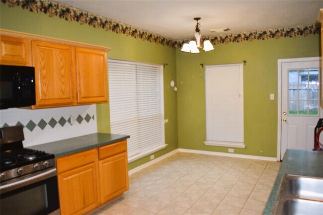 Building Photo - 8511 Cross Country Dr