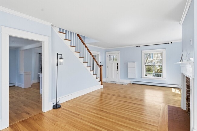 Building Photo - 198 Linden St