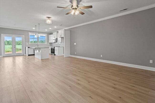 Building Photo - MOVE IN Special....1st Month's Rent Free!!!