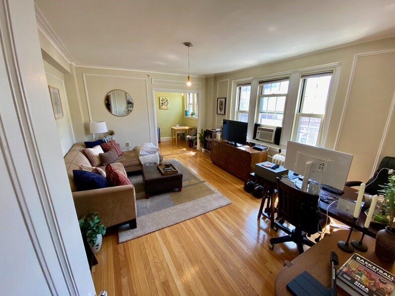 Building Photo - 1454 Beacon St