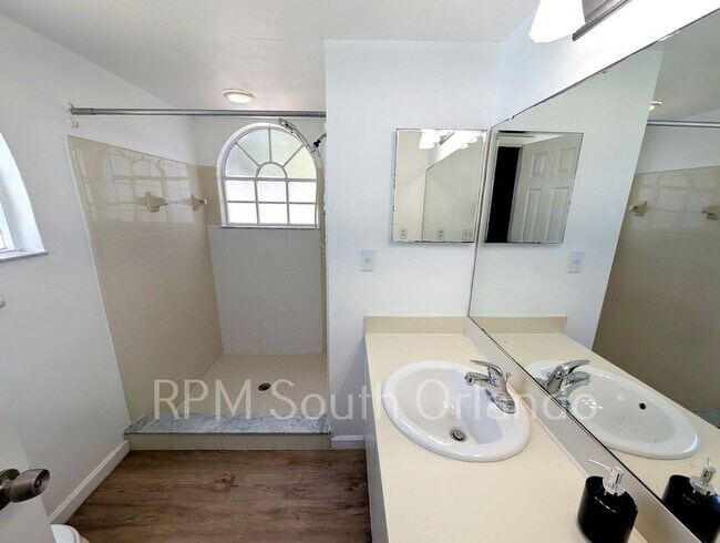 Building Photo - 3 Bed, 2 Bath Fully Furnished Condo Kissimmee