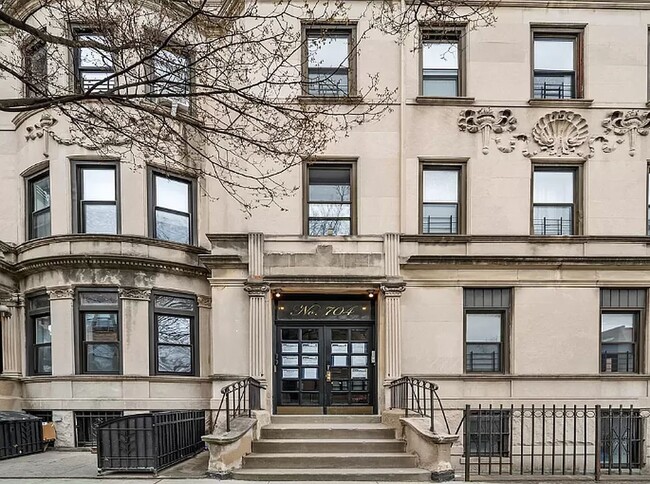 Building Photo - 704 Eighth Avenue