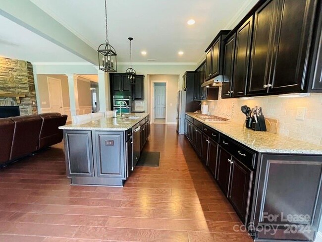 Building Photo - 9006 Blue Ridge Dr