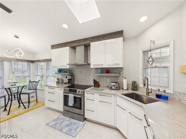 Building Photo - 27171 Enclave Dr