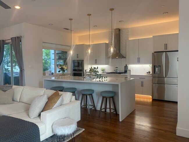 Building Photo - 5705 Bryan Pkwy