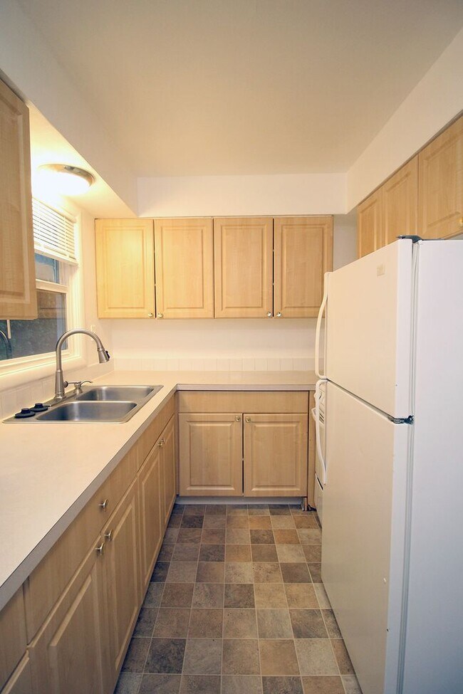 Building Photo - 1902-1910 N Kilpatrick St - Kenton