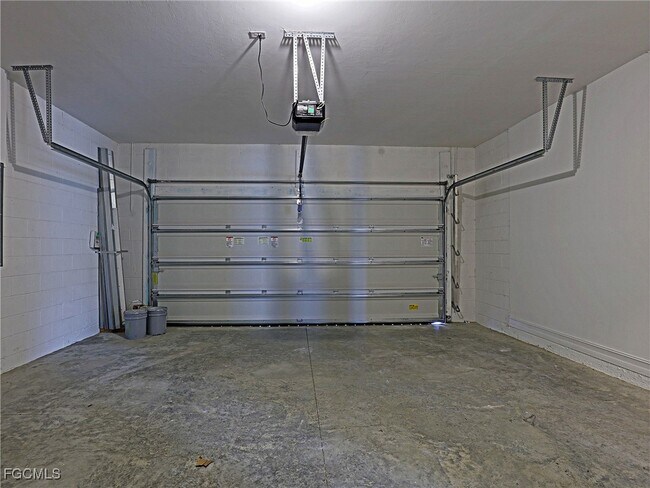 Building Photo - 269 Spg Hl Lk Lp