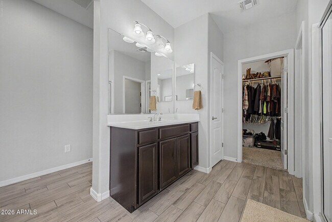 Building Photo - 12113 W Country Club Trail