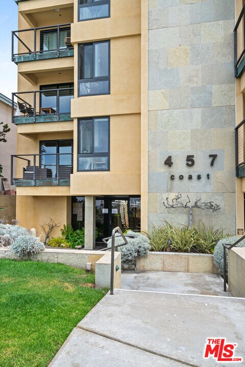 Building Photo - 457 Coast Blvd