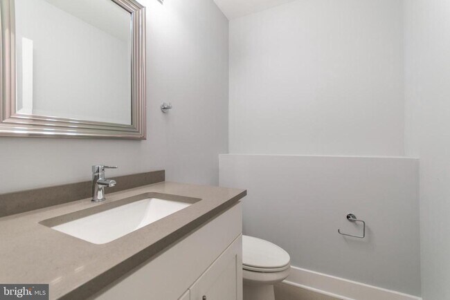 Building Photo - 812 N Uber St