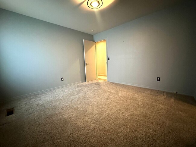 Building Photo - Beautiful 3-Bedroom Home with Open Floor Plan & Private Backyard