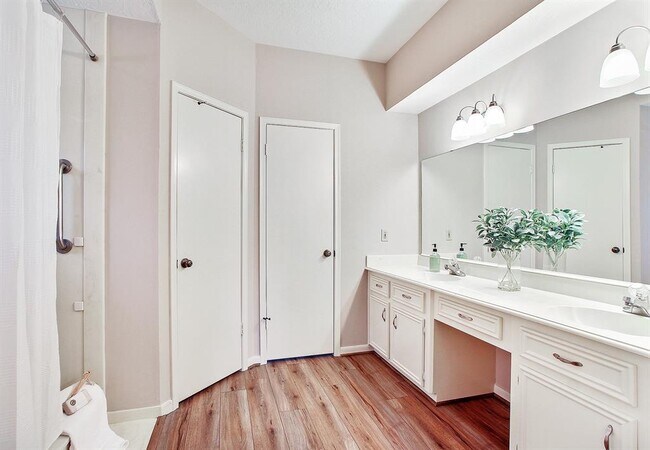 Building Photo - 5402 Summerfield Ln