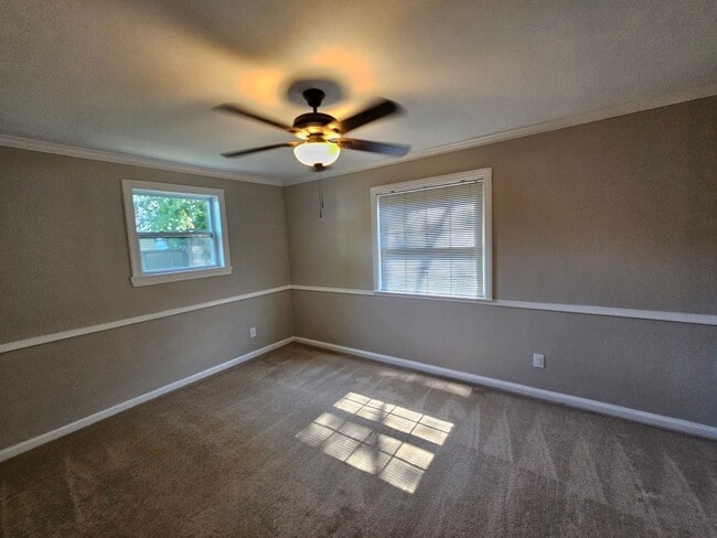 Building Photo - MEADOWBROOK