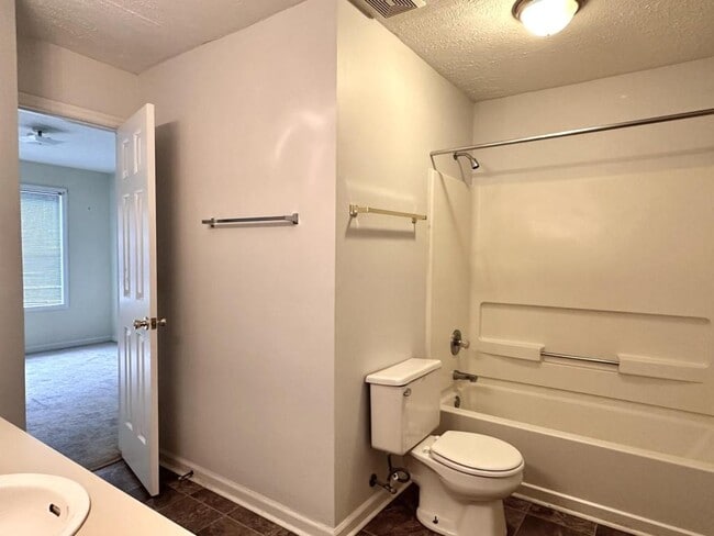 Building Photo - 1002 Brookhollow Dr