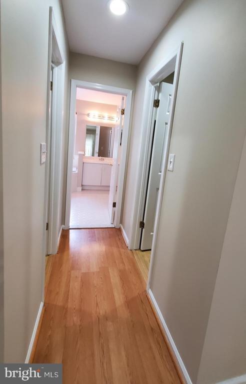 Building Photo - 101 Treymore Ct