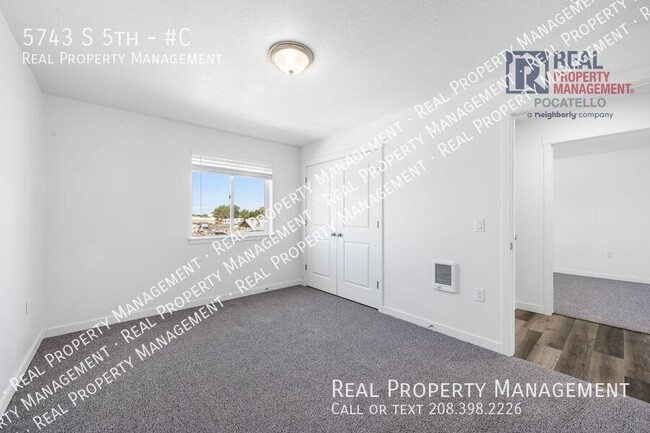 Building Photo - 5743 S 5th-#C