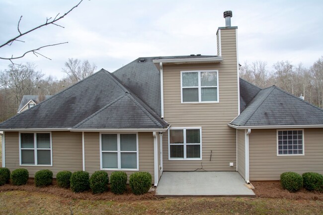 Building Photo - Charming 4BR / 3BA in Locust Grove!