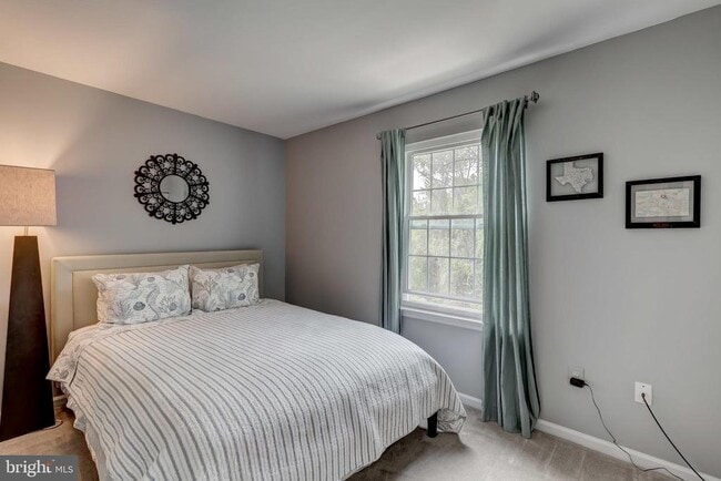 Building Photo - 583 Henderson Rd