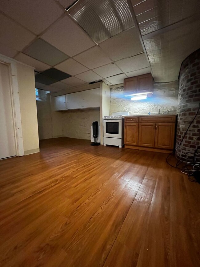 Primary Photo - Small, Unique Efficiency Style Basement St...