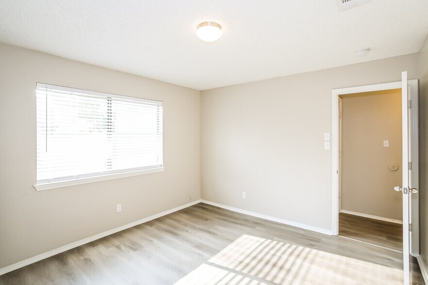 Building Photo - 4006 Bond St