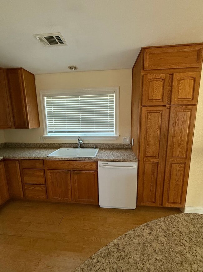 Building Photo - REDUCED RENTAL PRICE!!!