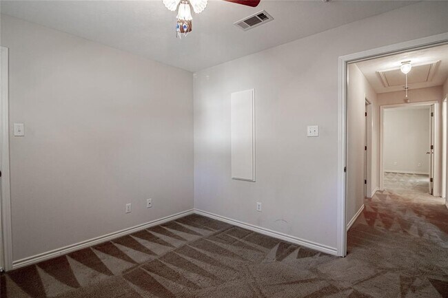 Building Photo - 203 Pine Valley