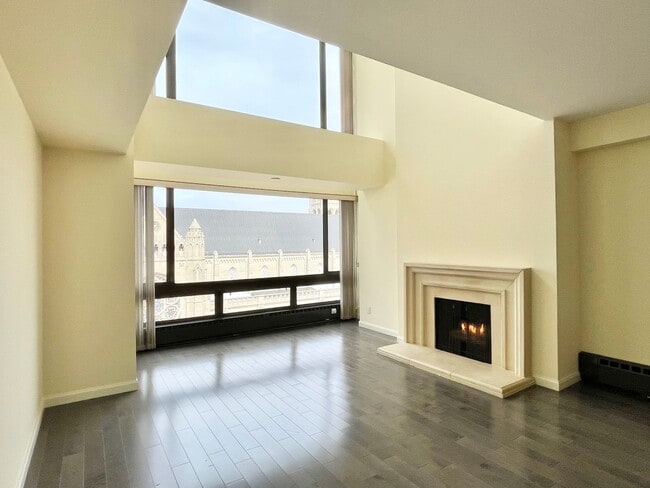 Building Photo - Iconic Gramercy Towers! 2 Story 2BR/2.5BA! 1,745SqFt!  VIEWS! Pool! Fitness! Pet! Parking!  Laund...