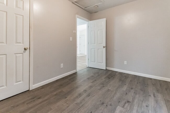 Building Photo - GREAT PRICE! Move-In Ready 3-Bedroom Home Near Camp Lejeune