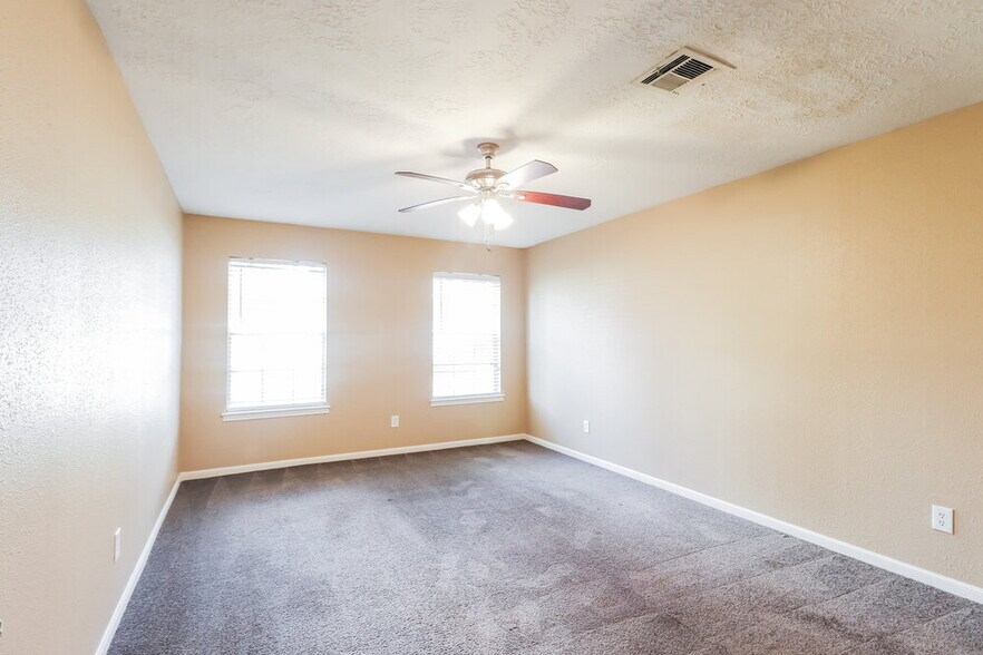 Building Photo - 6615 Seegers Trail Dr