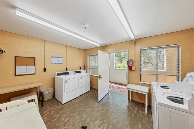 Building Photo - 301 S Gulfstream Ave