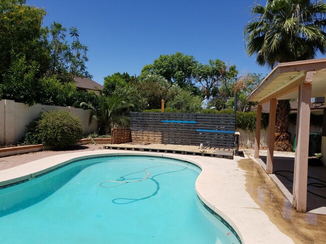 Building Photo - Nice Three Bedroom Home in Mesa With a Pool