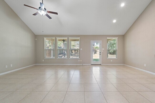 Building Photo - 208 Forest Peak Way