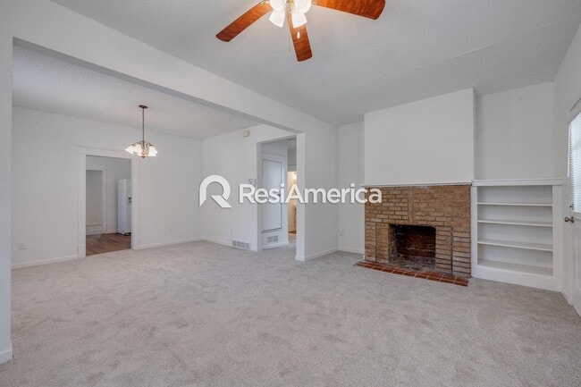 Building Photo - Charming 3-Bedroom 2 bath available now