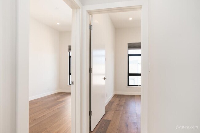 Building Photo - 25 Grace St