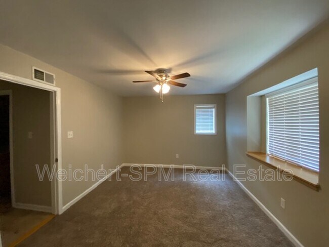 Building Photo - 1843 Fernspring Cove