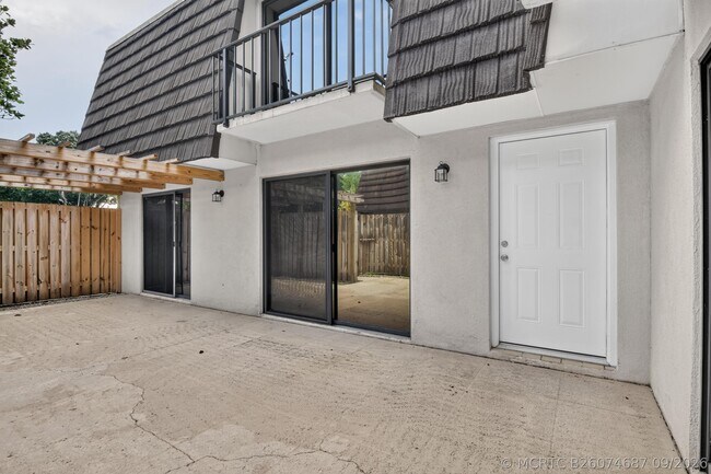 Building Photo - 2427 24th Ln