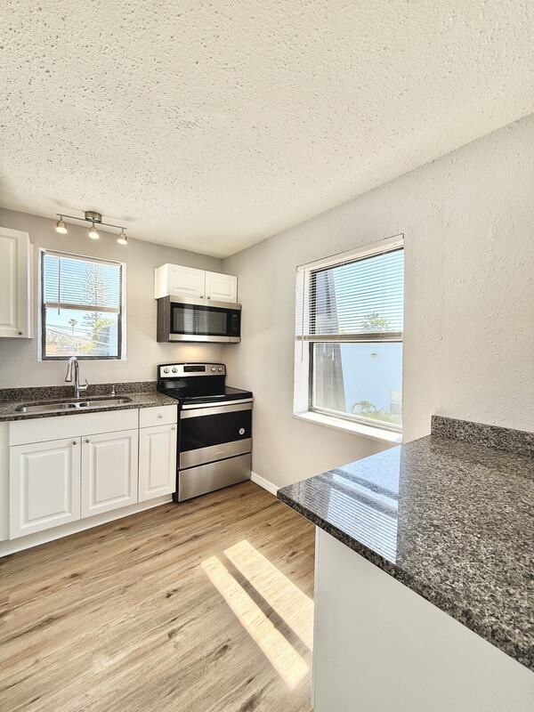 Building Photo - 14125 Palm St