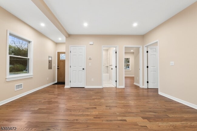 Building Photo - 937 Ringwood Ave