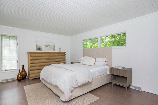 Building Photo - 25 High Point Rd