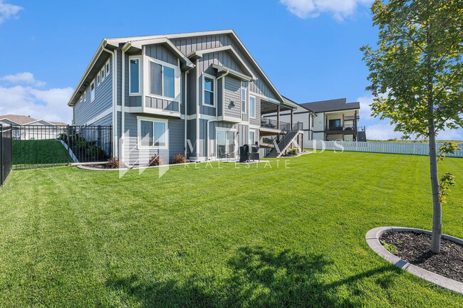 Building Photo - Belterra Beauty!