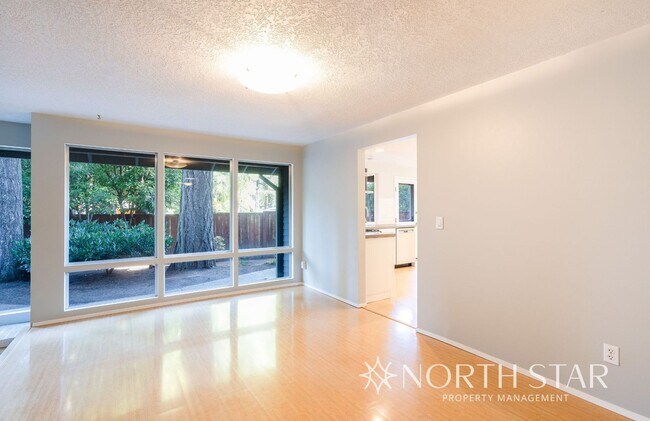 Building Photo - Charming One Level Home In The Four Seasons Neighborhood