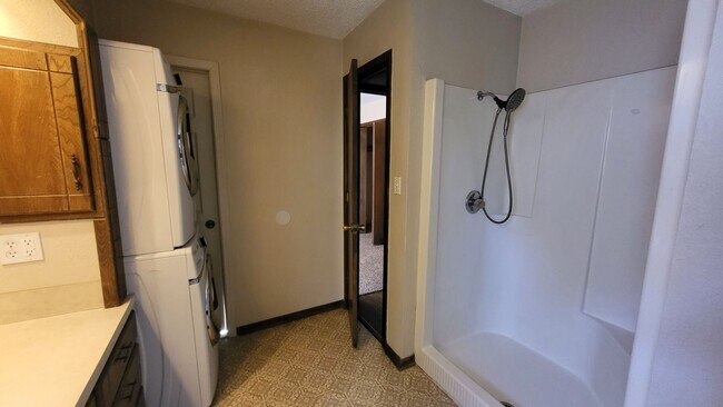 Building Photo - Easy Access ~ 3 bedroom 1 bathroom