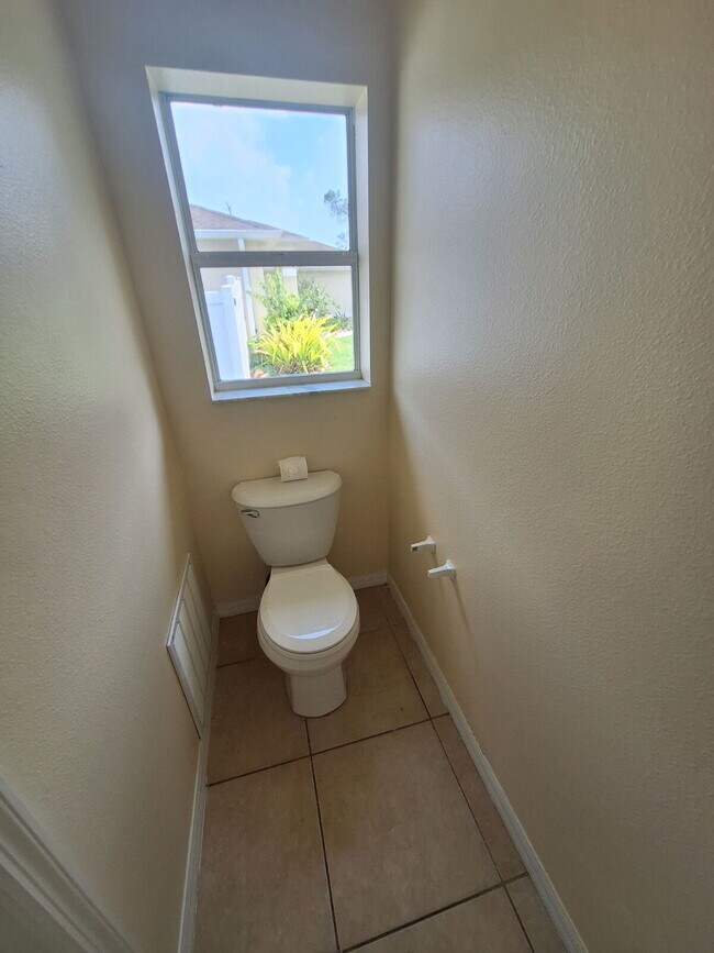 Building Photo - 3/2 Annual Rental Near Atwater Elementary School