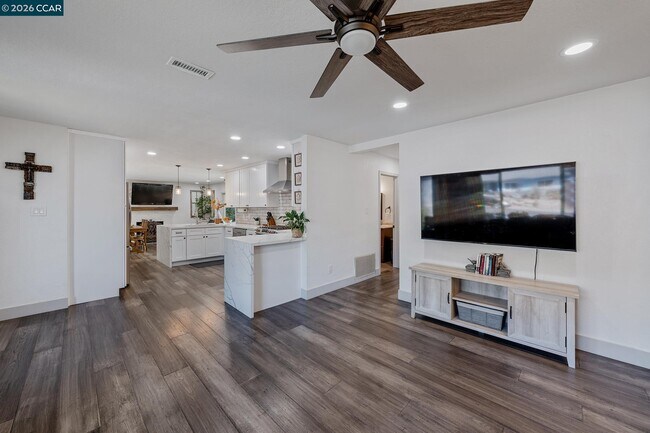 Building Photo - 1208 Roseann Dr