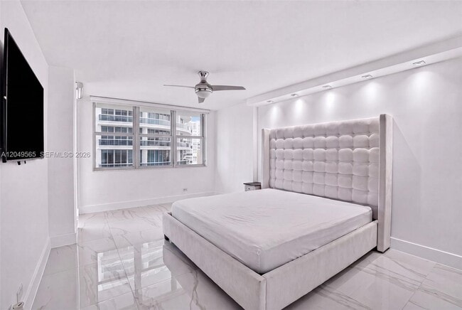 Building Photo - 6039 Collins Ave