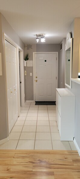 Entrance - 622 Cambridge Ct