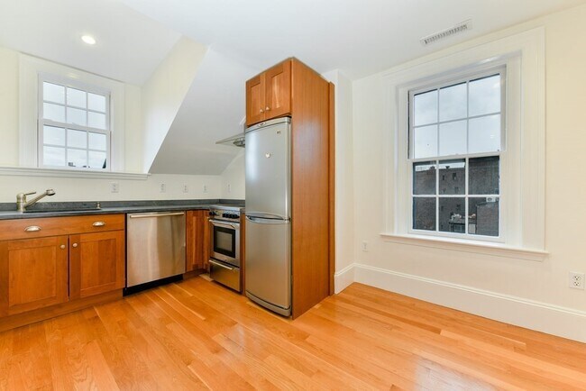 Building Photo - 48 Mt Vernon St