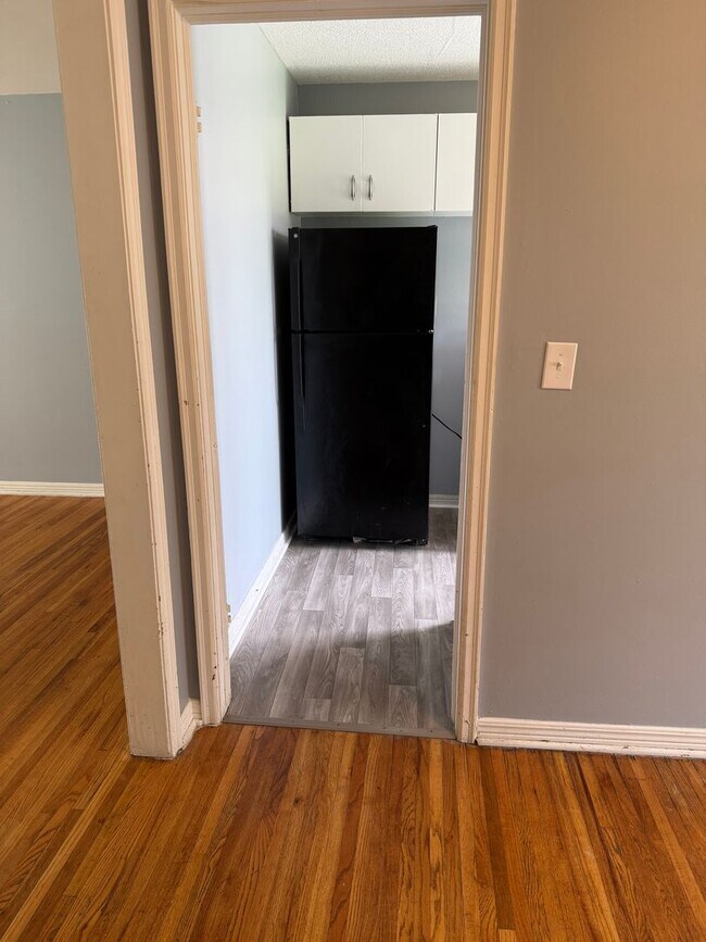 Building Photo - 638 S Woodlawn Blvd