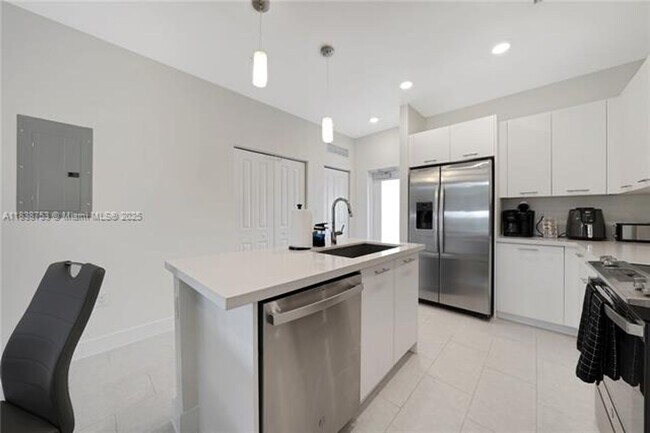 Building Photo - 8167 NW 41st St
